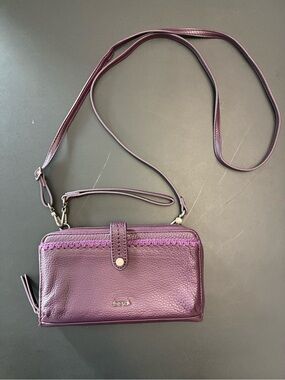 The Sak Iris Crossbody Wallet Wristlet Clutch Cellphone Purse Leather Purple